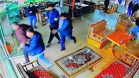 Amasya’daki deprem saniye saniye kamerada! Korku ve panik içinde dışarı koştular