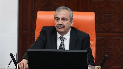 Sırrı Süreyya Önder kalp krizi geçirdi! Siyasilerden peş peşe geçmiş olsun mesajları