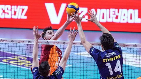 Galatasaray derbide Fenerbahçe’yi yıktı! Final biletini kaptı