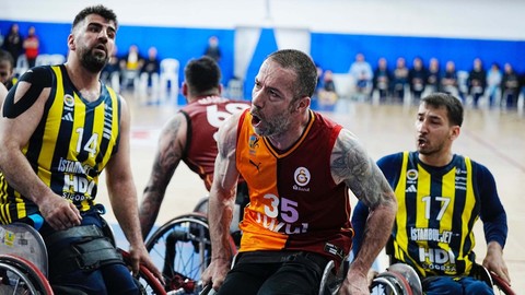 Kıran kırana derbi! Galatasaray, Fenerbahçe'yi yendi şampiyon oldu