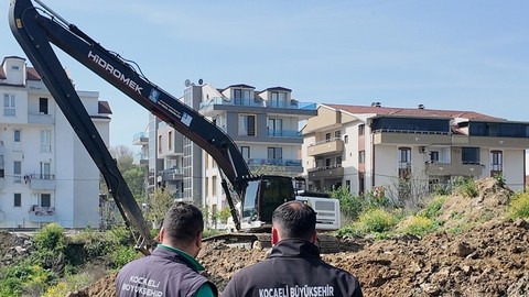 Kocaeli'de 34 ekip  ve 100 kişilik personel ve amfibik araç sahaya indi. 100.000'lerce hayvanı daha şimdiden teker teker yok edecekler