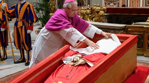 Papa Franciscus'un cenaze töreni için hazırlıklar devam ediyor
