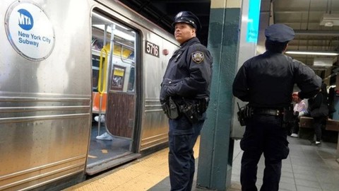 Metroda ayağa basma kavgası: 1 kişi bıçaklanarak öldürüldü