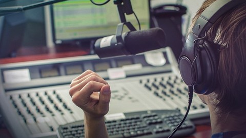 Aylar sonra fark edildi: Radyo programcısı insan değilmiş