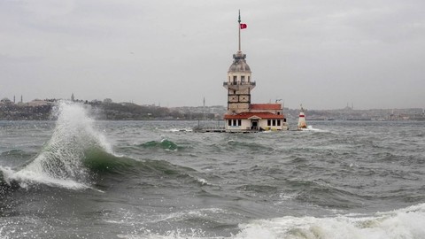 İstanbul Valiliği saat vererek uyardı: Fırtına geliyor, dikkatli olun!
