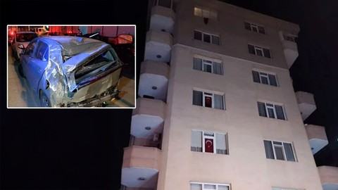 Kadıköy'de bir binanın 5'nci katında balkon çöktü! Apartman sakinleri tahliye edildi