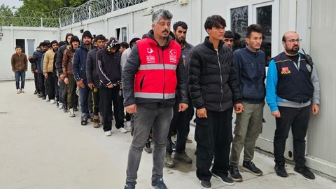 TIR'da 46 kaçak göçmen yakalandı