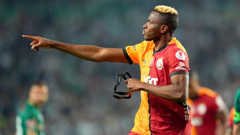 Galatasaraylılar çok üzülecek! Efsane isim Osimhen’in transfer olmak istediği takımı açıkladı