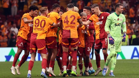 Lider Galatasaray adım adım 25.şampiyonluk ve 5.yıldıza koşuyor! Fenerbahçe- Başakşehir maçı kilidi açacak