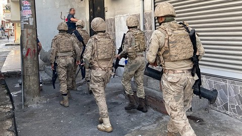 İstanbul'da terör operasyonu: 8 kişi gözaltına alındı