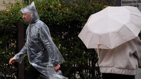 Meteoroloji'den uyarı: Sağanak yağışlar geri dönüyor! O bölgeler de ise toz taşımını etkili olacak
