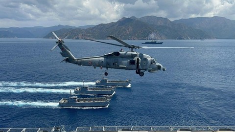 MSB: Deniz Kuvvetlerimize ait SH-70 helikopterimiz denize acil iniş yapmıştır!