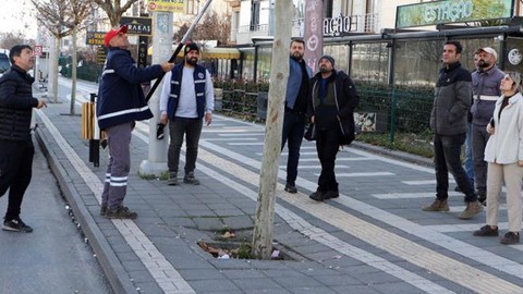 Diyarbakır'da ekipler sokağa çıktı. Sokakta 1'er 1'er hepsini kontrol ediyorlar. Olumsuz sonuç çıkarsa yok edilecekler