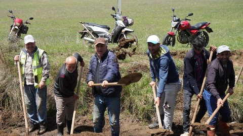 Bayburt'ta 100'den fazla köylü tek 1 şey için bir araya geldi. 4 kilometreden uzundu saatler içinde bitirdiler