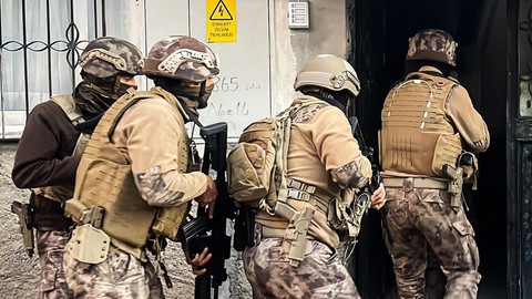 Bakan Yerlikaya: "Diyarbakır'da 174 ton toz esrar elde edilebilecek 7 milyon 543 bin 818 kök kenevir ve skunk ele geçirdik"