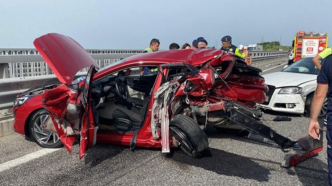 Kuzey Marmara Otoyolu'nda zincirleme kaza! Otomobil kağıt gibi ezildi: Yaralılar var