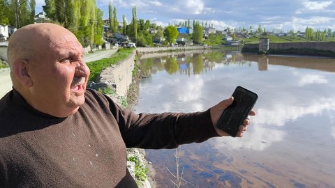 Kars Çayı’nda çevre felaketi yaşandı. Yüzeyi akaryakıtla kaplandı, vatandaşlar mazot kokusuyla uyandı