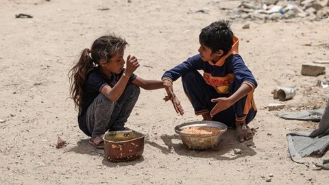 Gazze'de insanlık dramı sürüyor: Dört yaşındaki çocuk açlıktan öldü!
