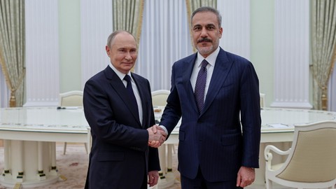 Moskova'da kritik zirve! Dışişleri Bakanı Hakan Fidan, Putin ile bir araya geldi