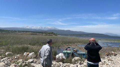 Av yasağına rağmen durmadılar, göle serdikleri metrelerce ağa ele geçirildi
