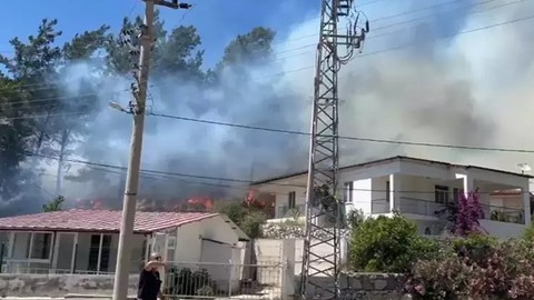 Muğla'nın Marmaris ilçesinde orman yangını: Ekiplerin müdahalesi sürüyor!