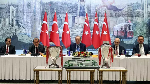 Cumhurbaşkanı Erdoğan'dan Galatasaray tribünlerine övgü: Gazzeli kardeşlerimize verdiği desteği takdirle karşılıyorum; bu vicdanlı tavrı tarih kaydetmiştir