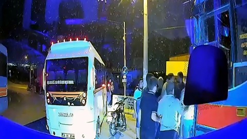 Yer: Adana... Dolmuş şoförlerinden otobüslere silahlı saldırı! Ortalık savaş alanına döndü
