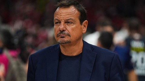 Olympiakos taraftarı haddini aştı! Ergin Ataman, Türkiye’ye yönelik küfürlü tezahüratlara ateş püskürdü! Devlet