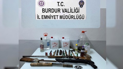 Burdur'da silah ve kaçak içki operasyonu: 1 kişi gözaltına alındı!