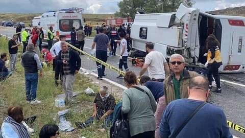 Yozgat'ta feci kaza! Taziye evinden dönen midibüs şarampole uçtu: 2 ölü, 15 yaralı