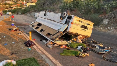 Hatay'da feci kaza! Minibüs takla attı! 25 yaralı var!