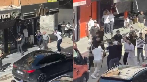 İki grup arasında taşlı sopalı kavga! Ortalık savaş alanına döndü: Yaralılar var