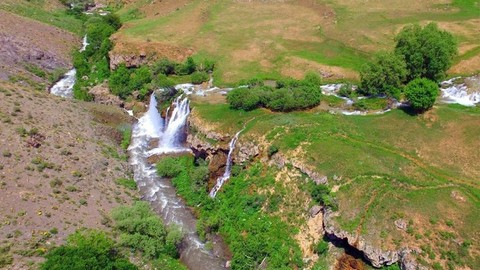 Erzincan ve Bingöl'ün saklı güzelliği: Konarlı Şelalesi doğaseverleri bekliyor