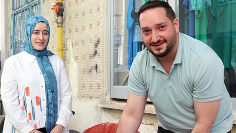 Erzurum’da nişanlıya süslenmiş kurbanlık koç hediye etme geleneği bu yıl da yaşatıldı