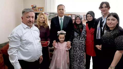 Bakan Yerlikaya Konya'da şehit ailesini ziyaret etti