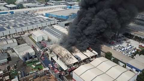Kocaeli'de boya ve metal kaplama fabrikasında yangın