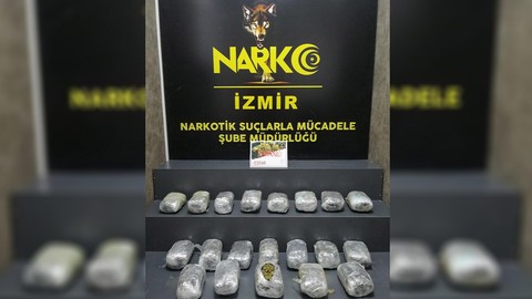 İzmir'de durdurulan otomobilde 11 kilo esrar ele geçirildi