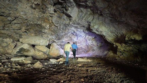 Erzincan’da adeta saklı bir cennet olan Irınkara Mağarası doğaseverleri bekliyor