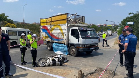 Ümraniye’de kamyonete çarpan motosikletli hayatını kaybetti