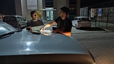 Sinop’ta yol kenarında yaralı leylek bulundu yetkililer tarafından tedavi altına alındı