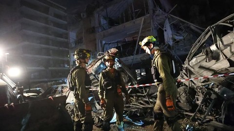 İsrail'de 9 bina tamamen yıkıldı, 3 kişi öldü: Çok sayıda kişi tahliye edildi