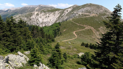 Bursalı dağcılar nefes kesen Uludağ zirvesine yürüdü. Aynı gün içinde dört mevsim yaşadılar