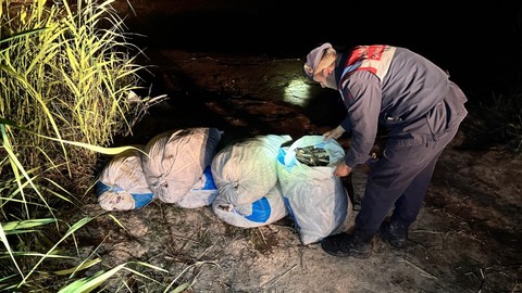 Van'da gerçekleşen operasyonla kaçak avlanılan 1 ton 970 kilogram inci kefali ele geçirildi