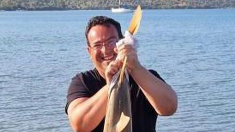 Muğla'da balıkçının oltasına takıldı. 20 dakika çıkarmak için uğraştı ucundaki hayvanı görünce aceleyle geri bıraktı