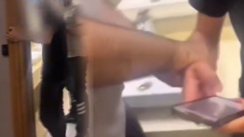 AVM tuvaletinde iğrenç olay! Kadınlar tuvaletine sızdı, gizlice çekim yaptı: Yakalandığındaki tavırları yok artık dedirtti!