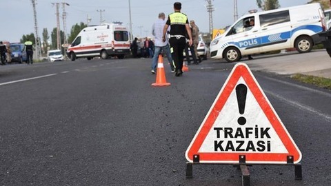 Uşak'ta iki araç çarpıştı: 1 ölü 1 yaralı