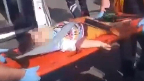 Anne ve çocuğuna otomobil çarptı! 2 yaşındaki Miraç bebek kurtarılamadı