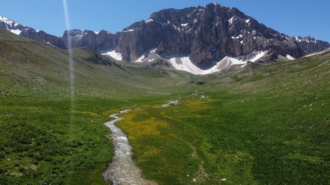 Erzincan ve Tunceli arasındaki Merg Yaylası, doğaseverlerin yeni gözdesi oldu