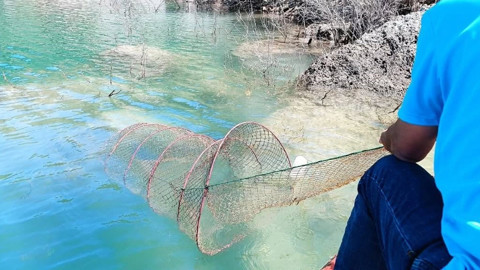 Aydın Bozdoğan’da kontrolsüz bırakılan hayalet ağlar sudan çıkarıldı