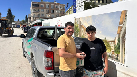 Besni’de 15 yaşındaki genç yaralı alaca ağaçkakanı görünce duramadı, hemen ekipleri çağırdı